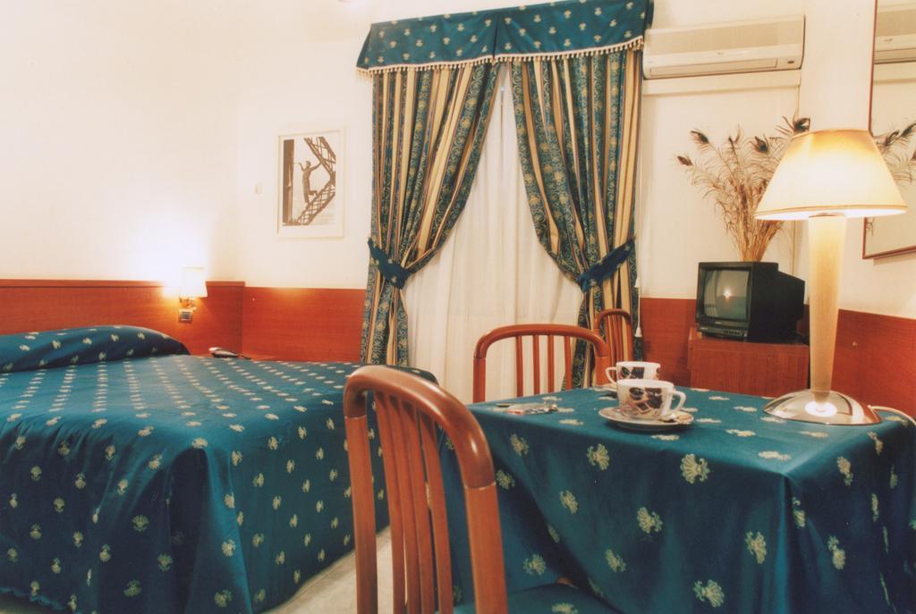 Caput Mundi Hotel Rome Buitenkant foto